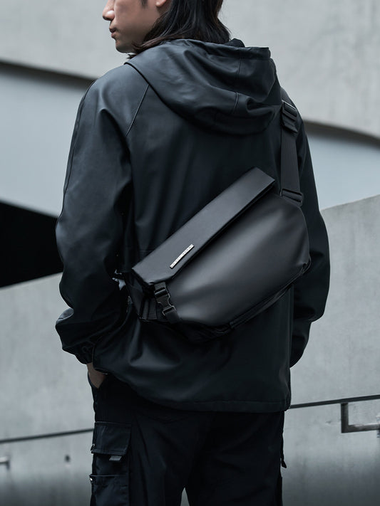 斜挎包男士大容量潮工裝單肩包機能騎行郵差包背包男包