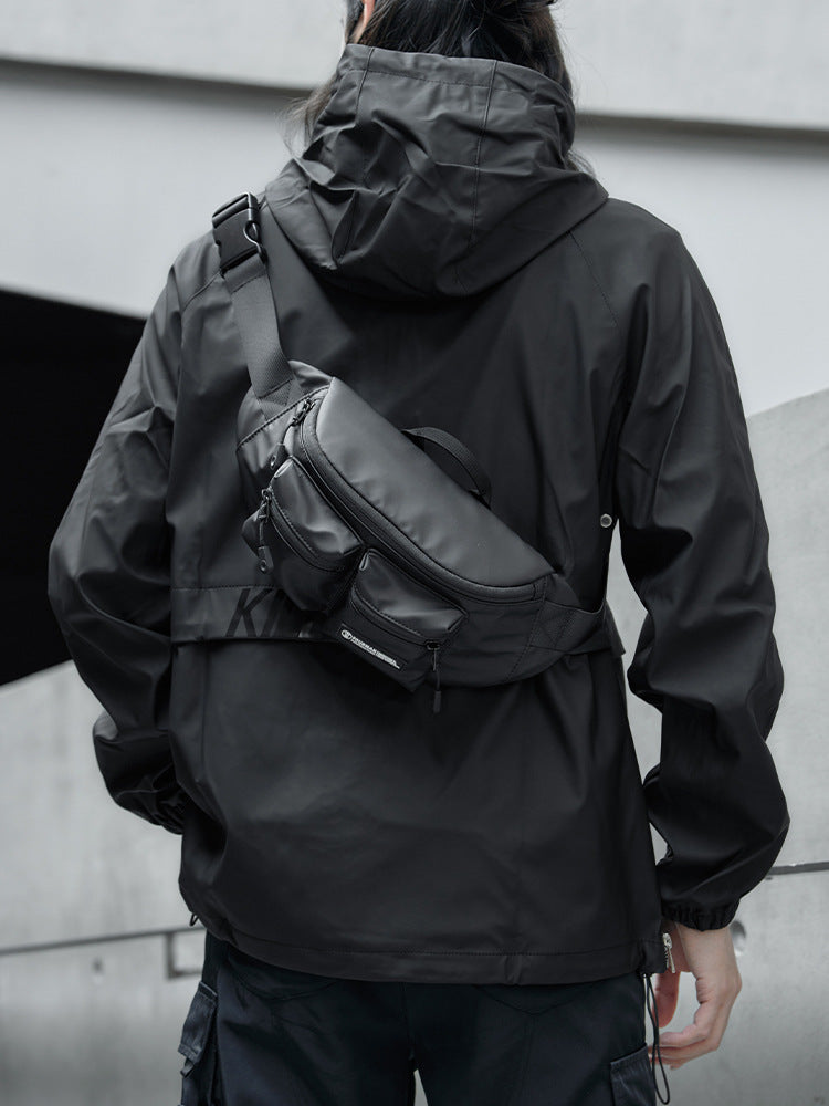 斜挎包男士潮流輕便胸包機車騎行通勤郵差包小包背包男包